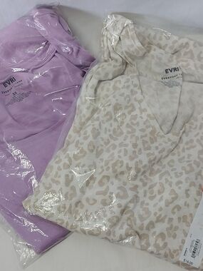 EVRI Lilac Everyday Tank & Beige Leopard V-Neck Everyday Tee Top